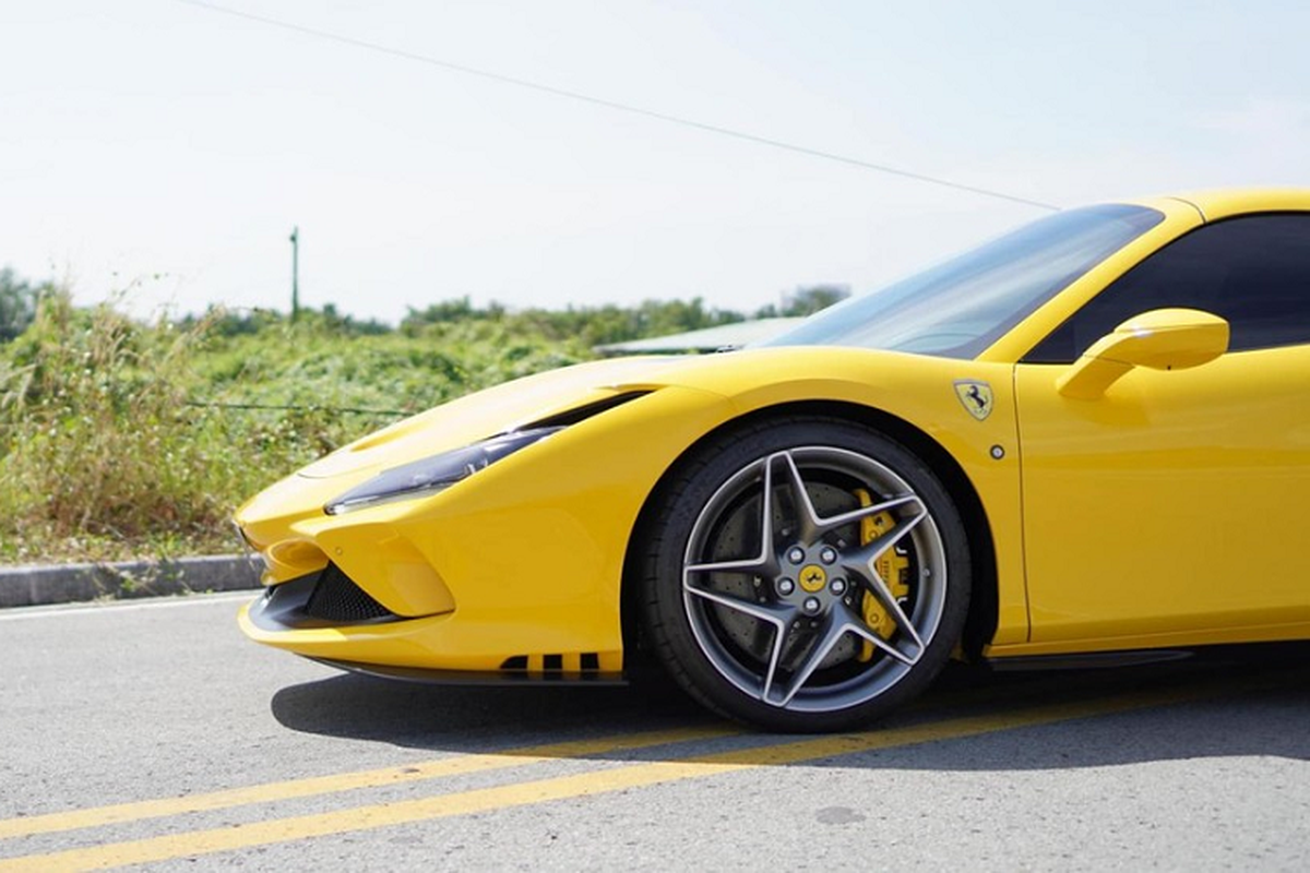 Ferrari F8 Spider trieu do o Viet Nam “tam nang” tren pho Sai thanh-Hinh-3