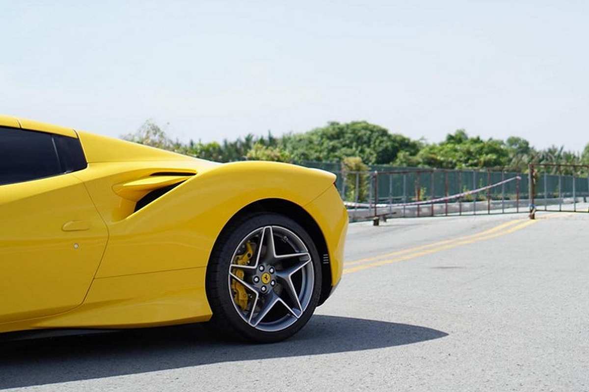 Ferrari F8 Spider trieu do o Viet Nam “tam nang” tren pho Sai thanh-Hinh-6