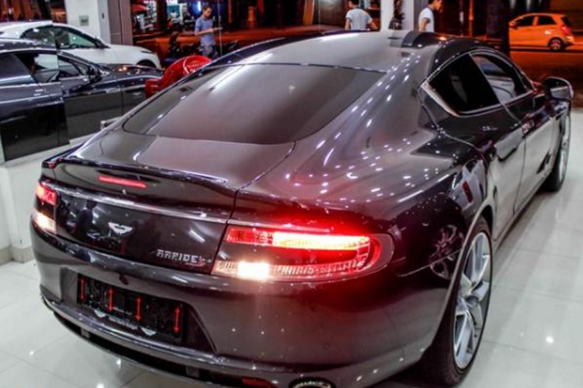 Aston Martin Rapide S hon 13 ty o Nghe An deo bien 