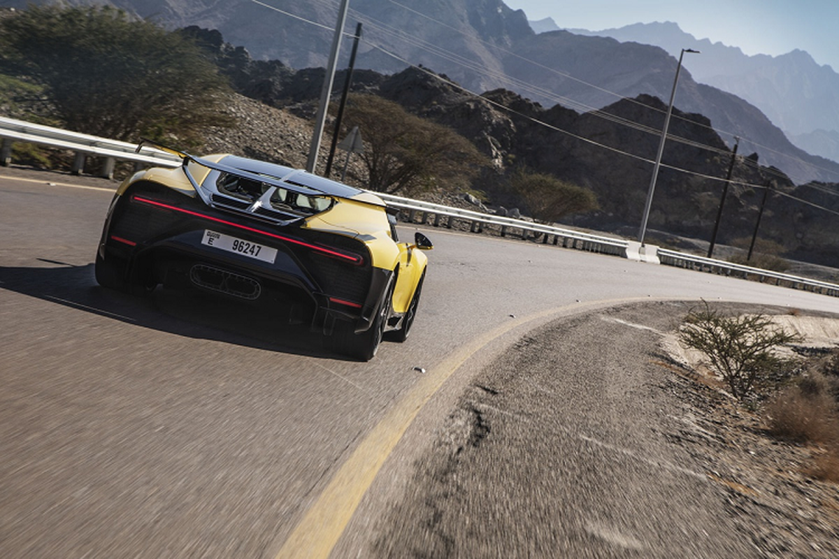 Bugatti Chiron Pur Sport hon 3,5 trieu USD thu nghiem tai Dubai-Hinh-4