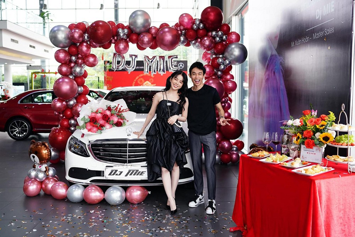 Nu DJ gay sot “Rap Viet” tau Mercedes-Benz C200 gan 1,7 ty dong-Hinh-3