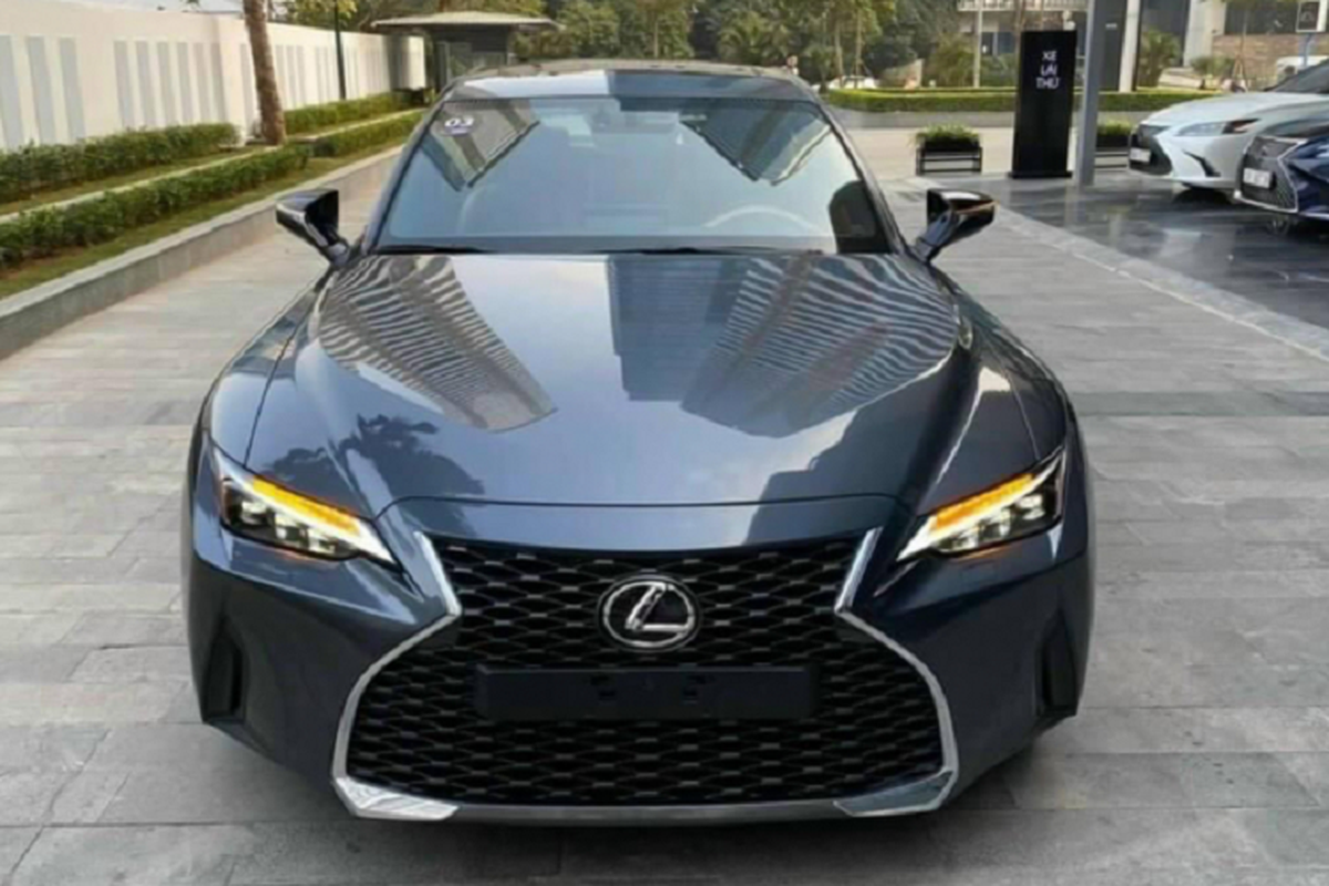 Lexus IS 2021 hon 2 ty ve dai ly can Tet, dat nhung hut khach-Hinh-2