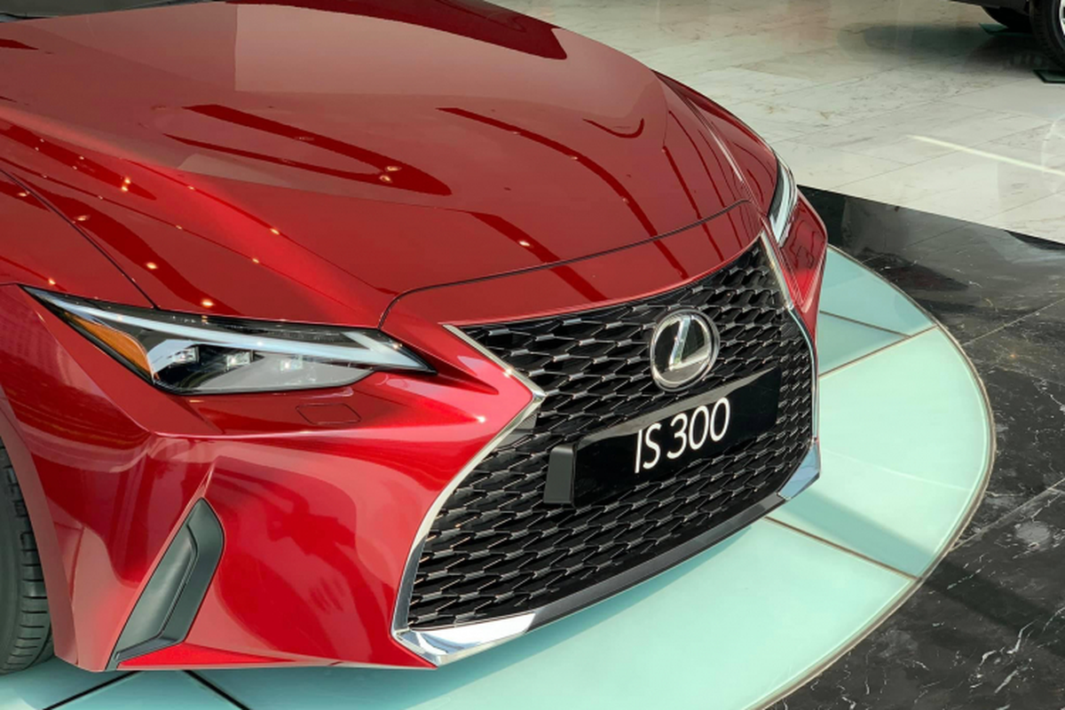 Lexus IS 2021 hon 2 ty ve dai ly can Tet, dat nhung hut khach-Hinh-3