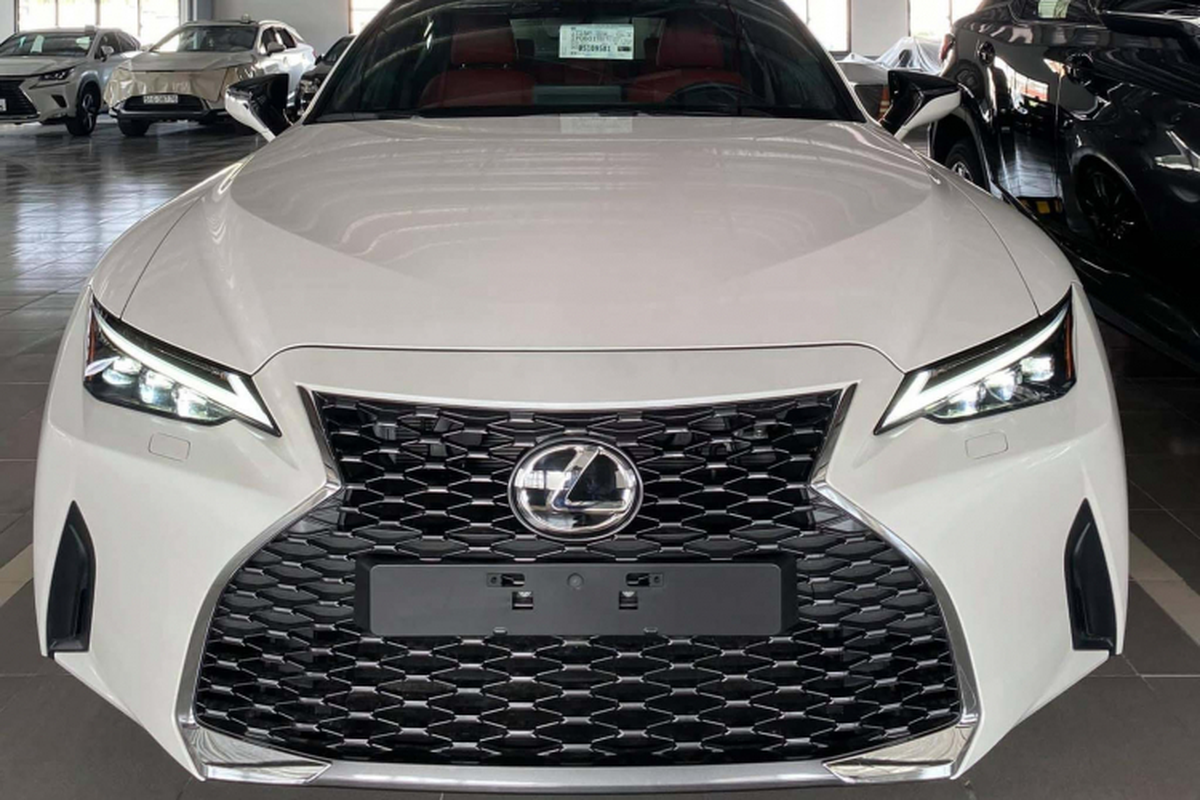 Lexus IS 2021 hon 2 ty ve dai ly can Tet, dat nhung hut khach-Hinh-8