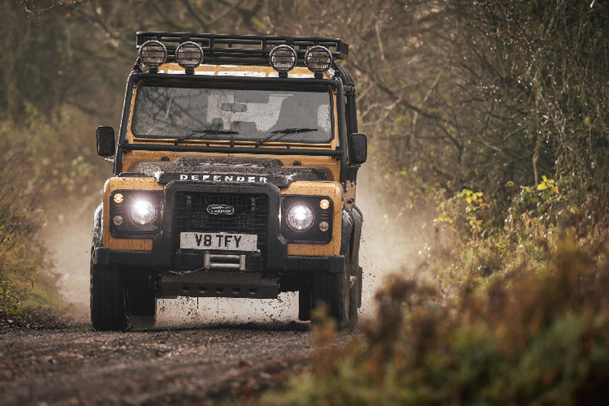 Ngam Land Rover Defender Work V8 Trophy hon 6,2 ty dong-Hinh-7