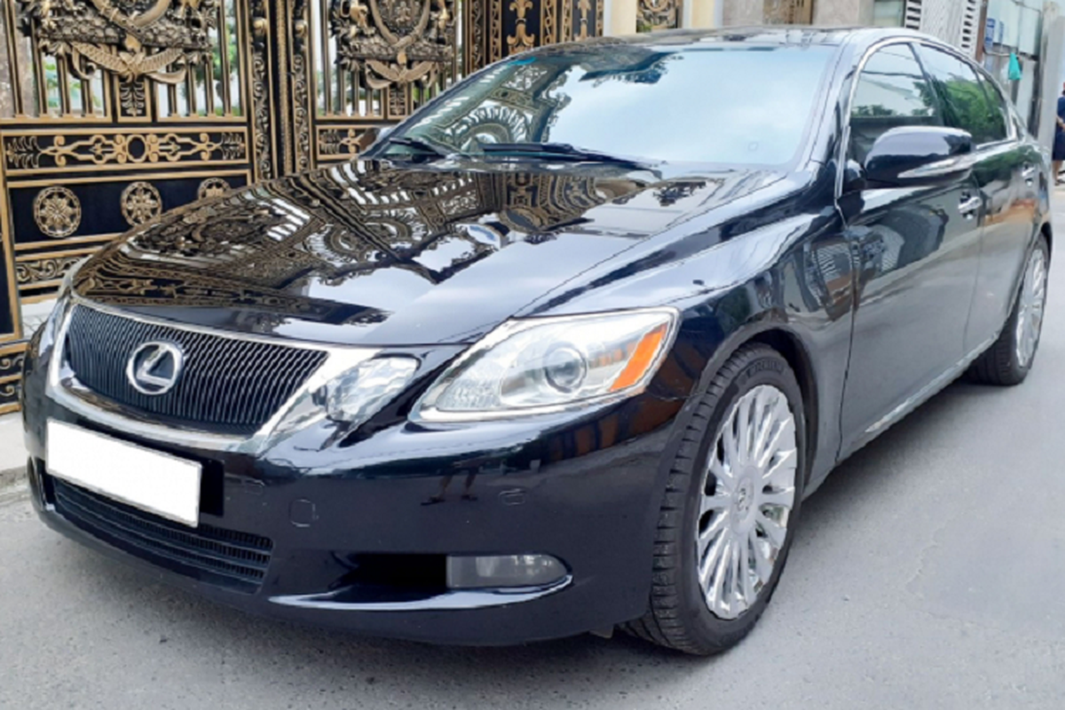 Lexus GS 350 chay 11 nam, duoi 1 ty dong co hap dan khach Viet?-Hinh-2