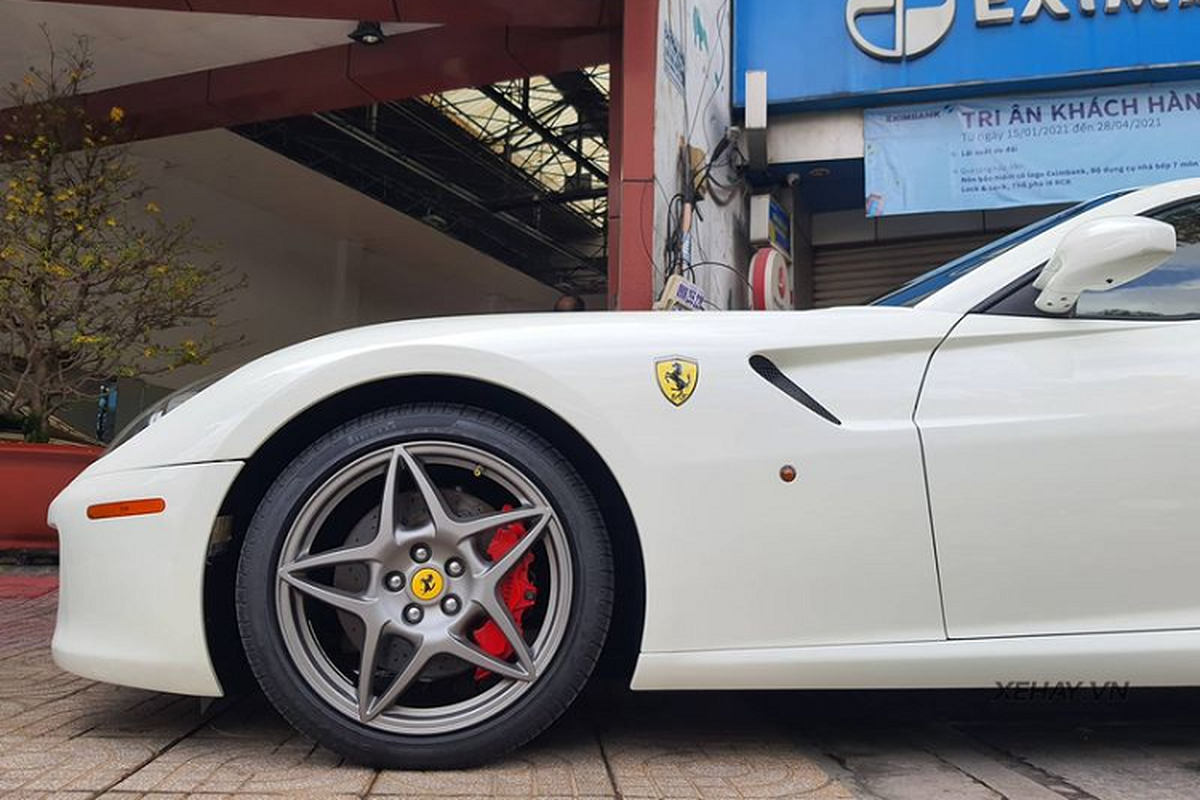 Nhin lai Ferrari 599 GTB Fiorano cua Dai gia Dang Le Nguyen Vu-Hinh-4