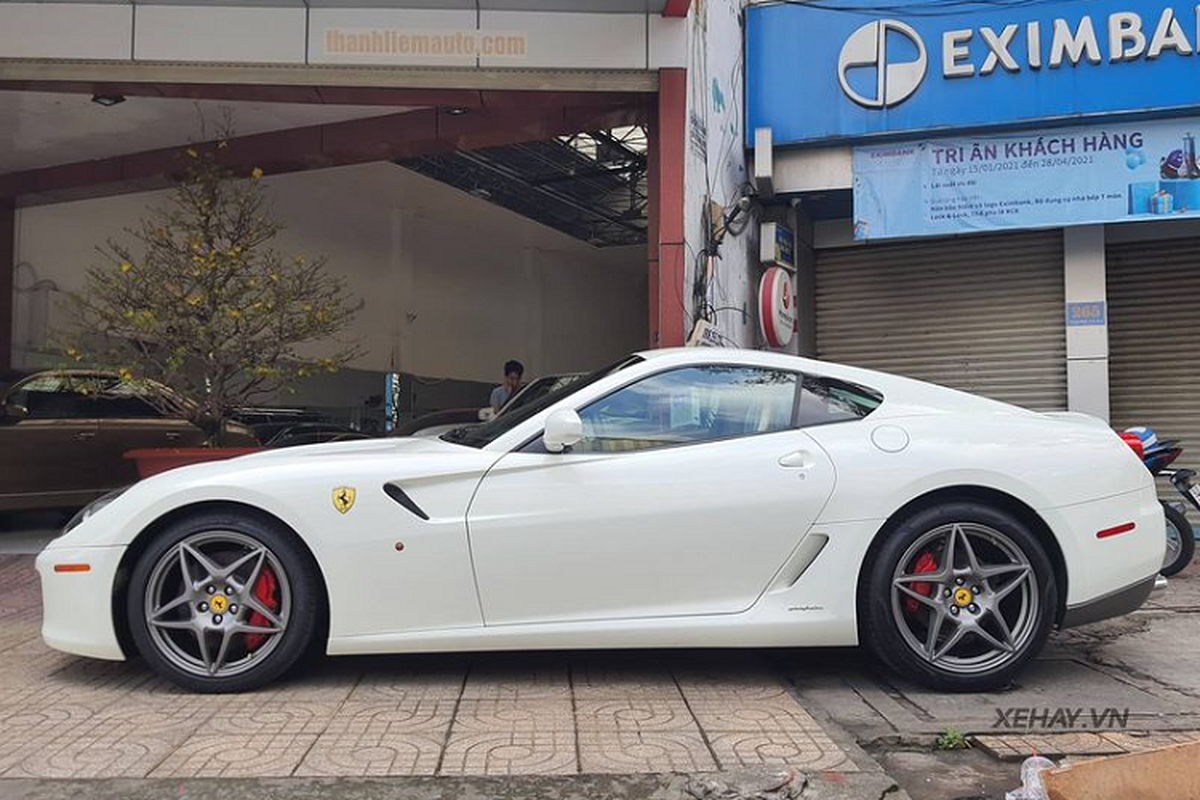 Nhin lai Ferrari 599 GTB Fiorano cua Dai gia Dang Le Nguyen Vu-Hinh-8