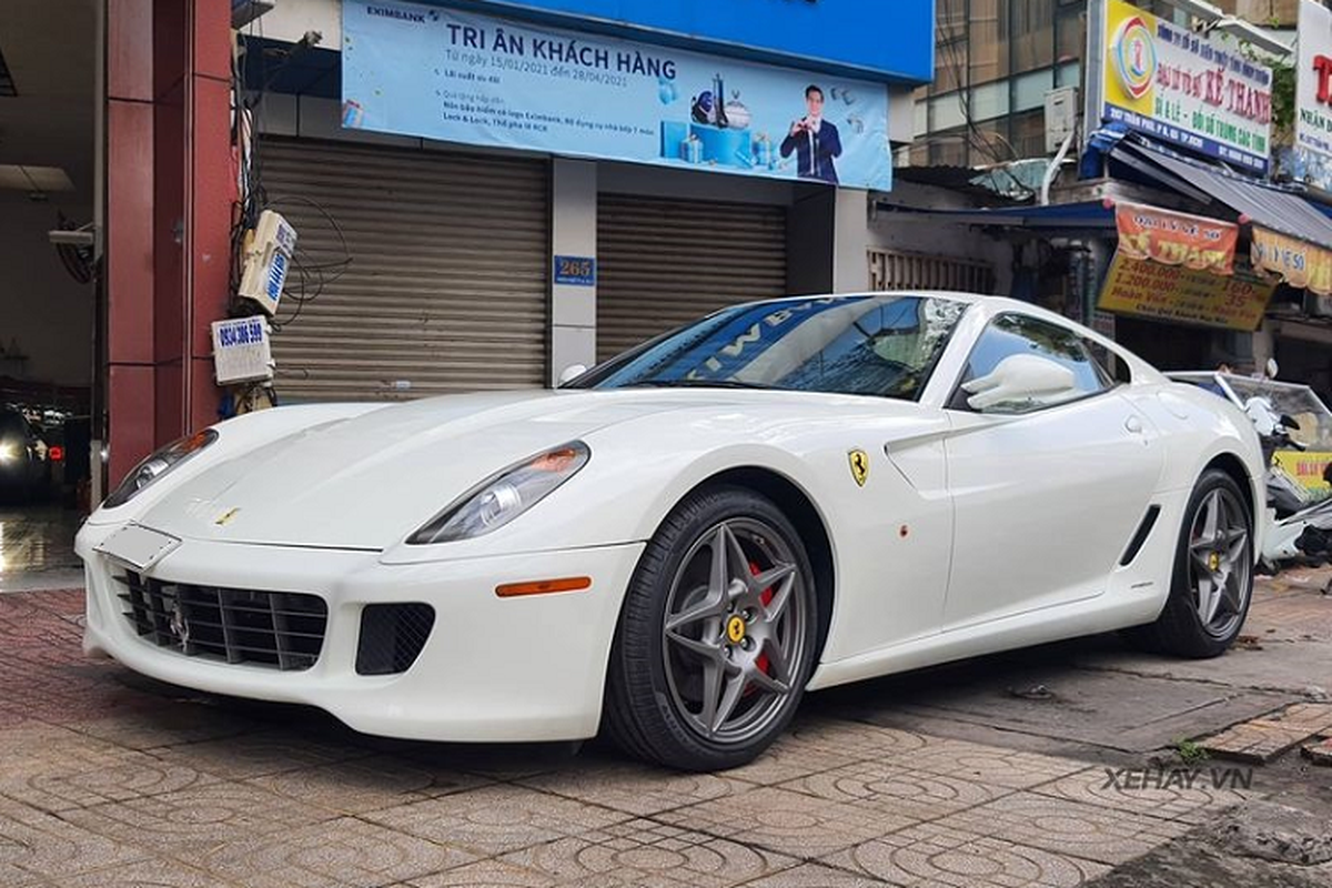 Nhin lai Ferrari 599 GTB Fiorano cua Dai gia Dang Le Nguyen Vu