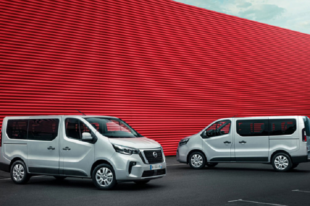 Nissan NV300 Combi 2021 moi, co gi de 