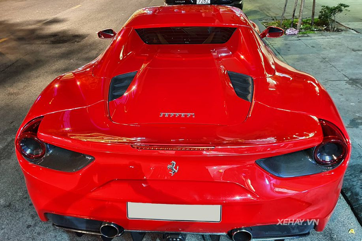 Ngam sieu xe Ferrari 488 Spider tien ty dao pho dem Sai Gon-Hinh-4