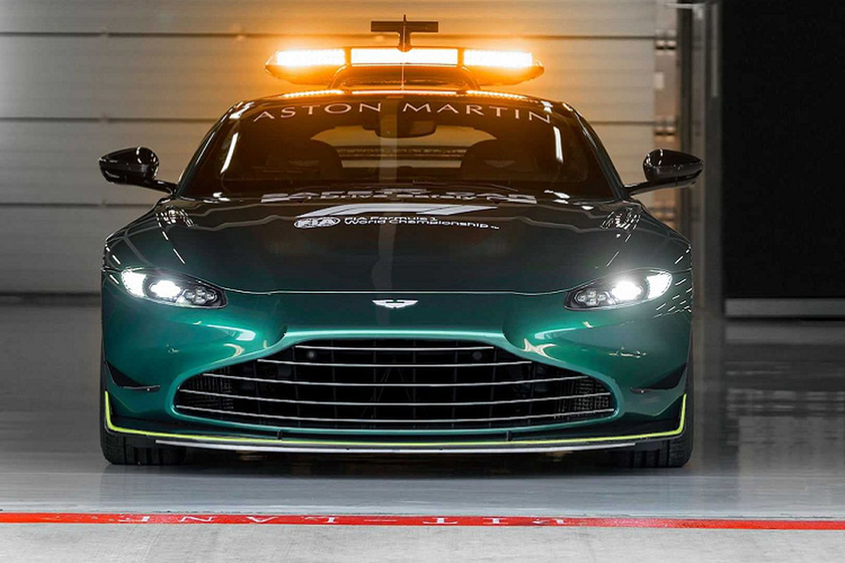 Sieu xe Aston Martin Vantage phien an toan tren duong dua F1-Hinh-3