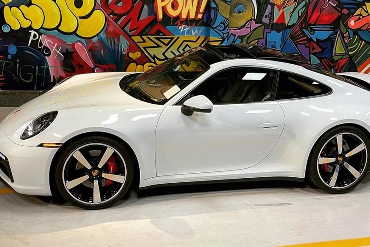 Dai gia Lan dot bien Hoc Mon tang vo Porsche 911 hon 8 ty-Hinh-6