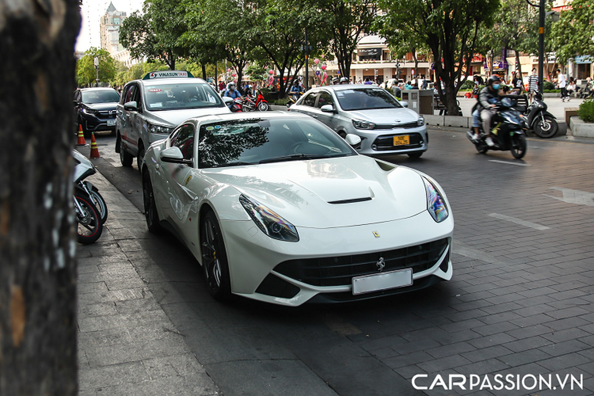 Ferrari F12 Berlinetta hon 20 ty mau doc lan banh tai Sai Gon-Hinh-5