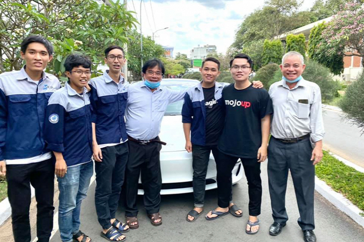 Xe Tesla Model 3 tien ty ve Viet Nam phuc vu sinh vien hoc tap-Hinh-2