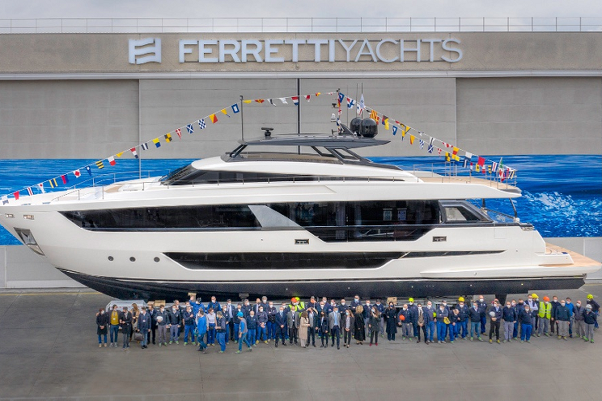 Ngam sieu du thuyen Ferretti Yachts cuc rong, cuc manh