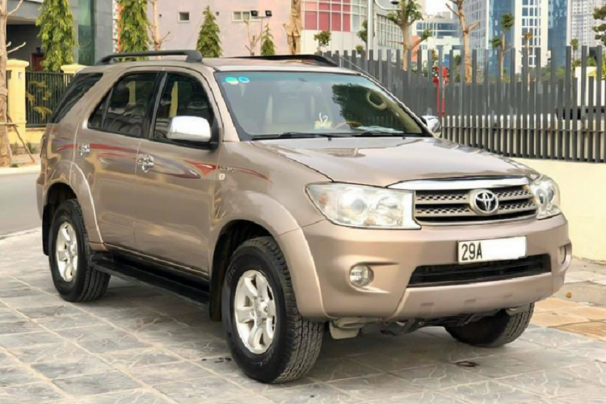 Toyota Fortuner 2010 cu chay chan, ban van hon 450 trieu o Ha Noi