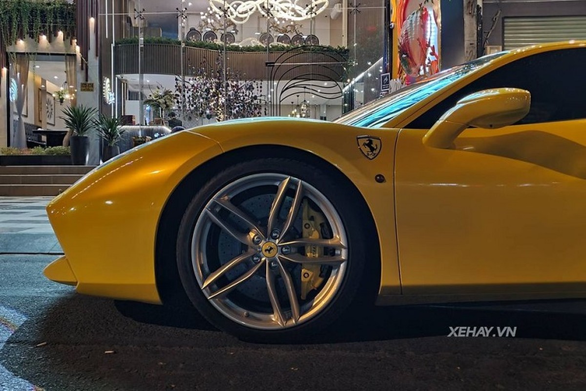 Ferrari 488 GTB hon 15 ty tung 