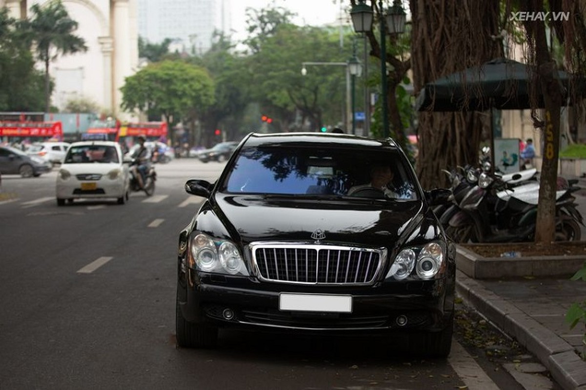 Xe sieu sang Maybach 62S ca chuc ty dong tren pho Ha Noi-Hinh-2