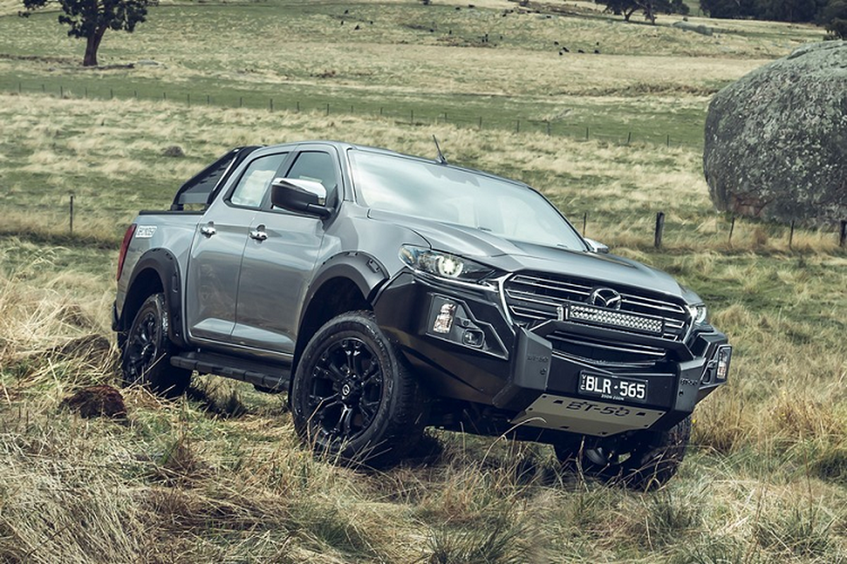 Mazda BT-50 Thunder 2021 co vu khi gi de 