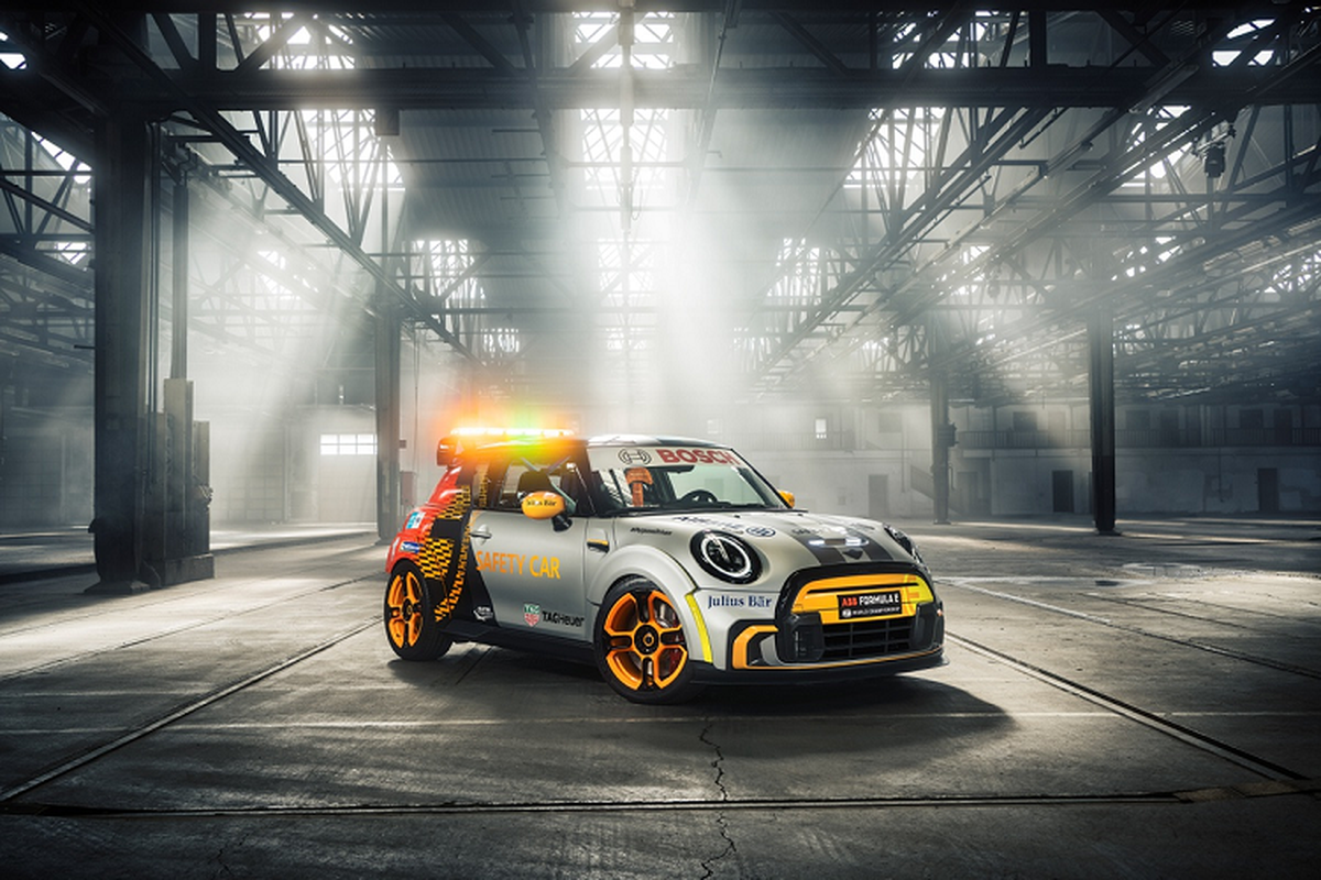 MINI Electric Pacesetter 2021, xe dien danh rieng cho duong dua