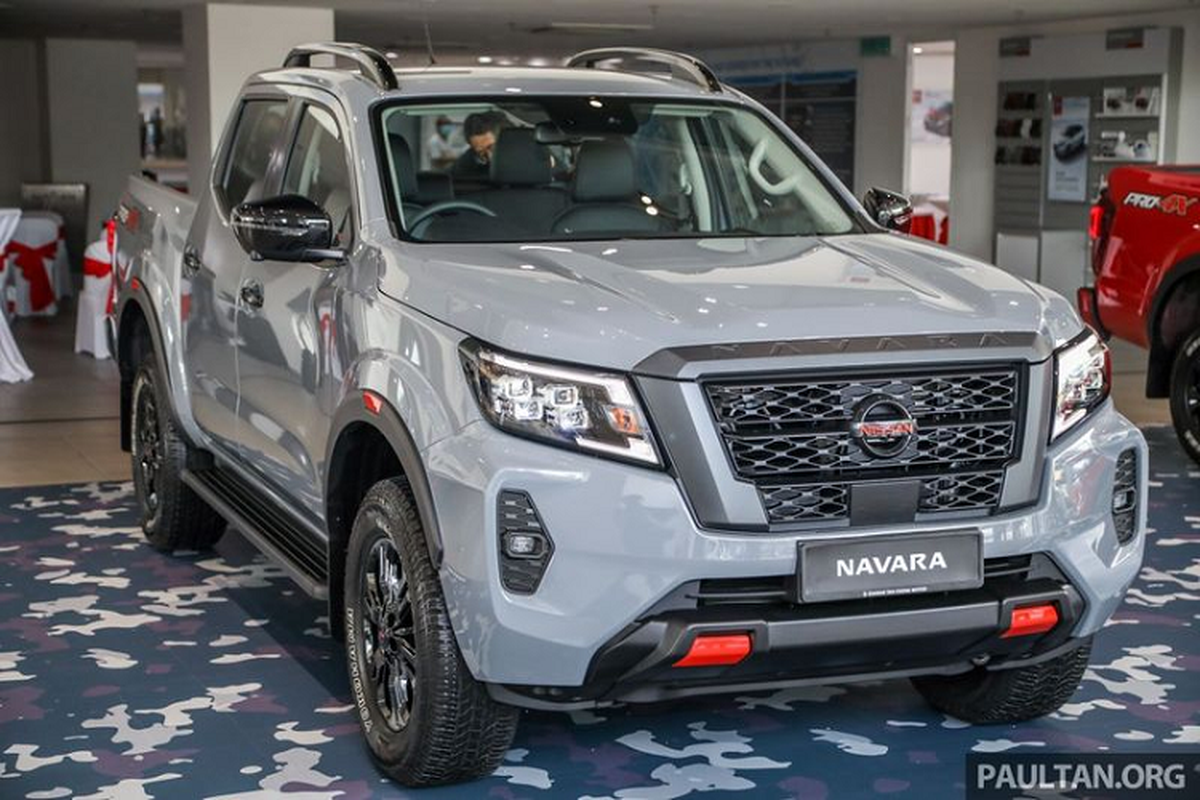 Nissan Navara PRO-4X ra mat tai Malaysia, dan choi Viet ngong cho