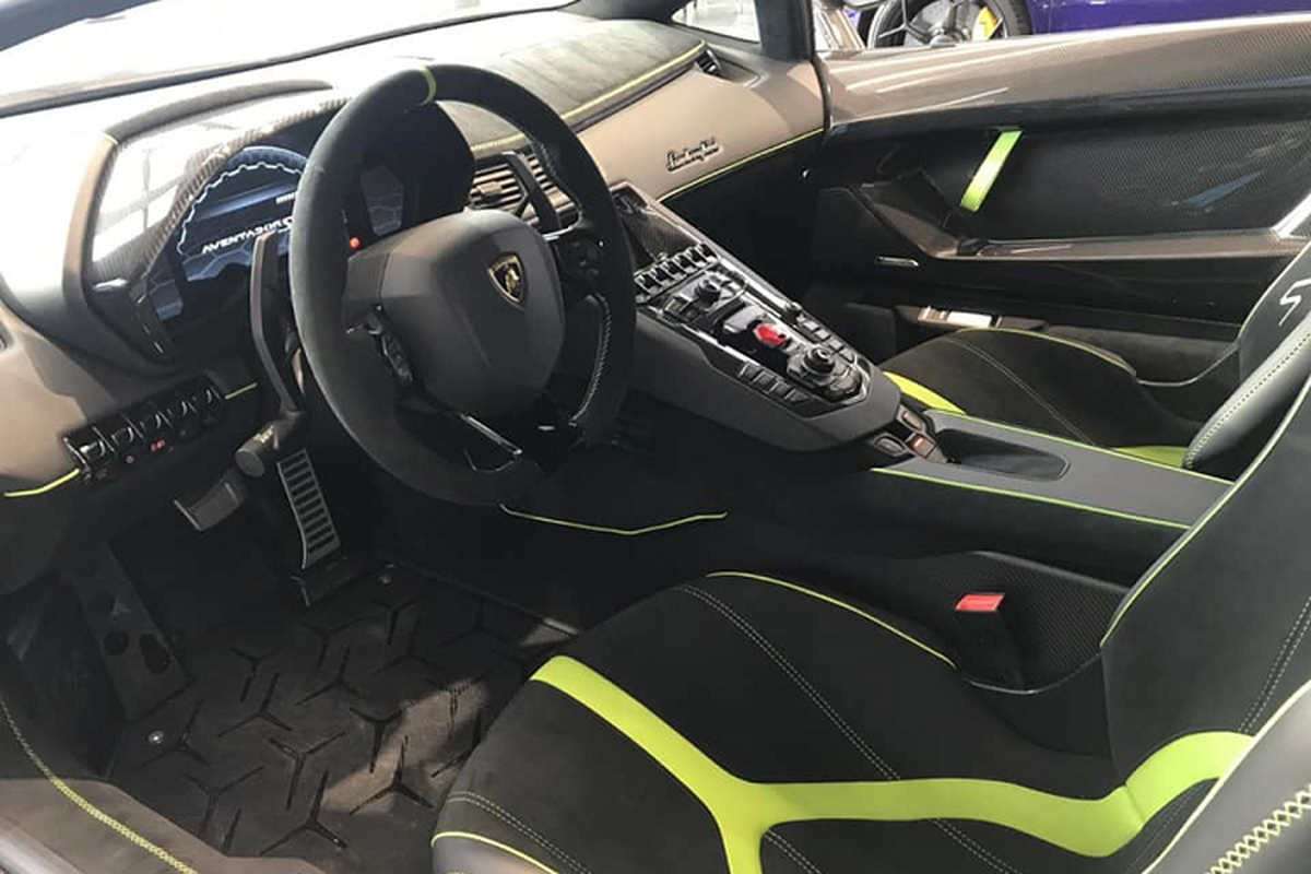 Ro tin don Lamborghini Aventador SVJ 
