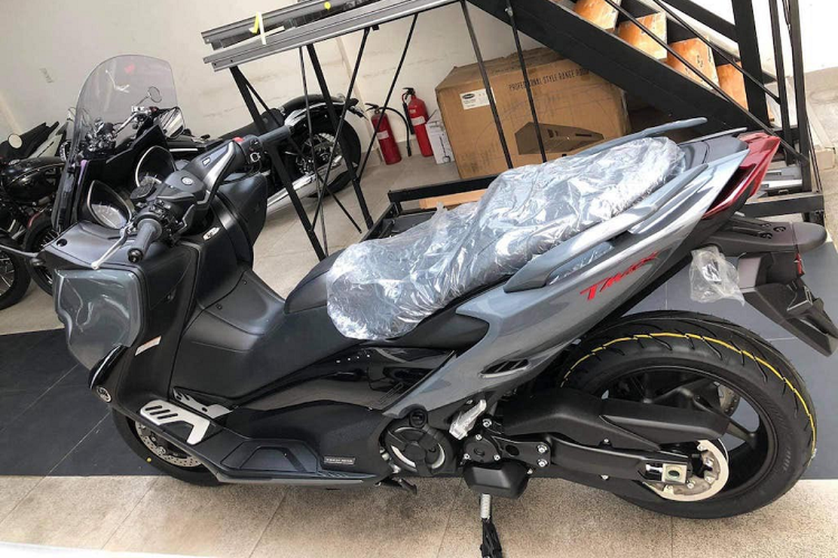 Yamaha TMax 2021 hon 300 trieu tai Viet Nam, 