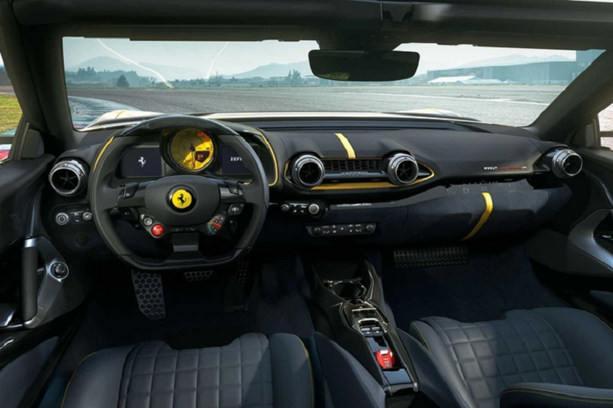 Sieu xe Ferrari 812 Competizione vua ra mat, da 