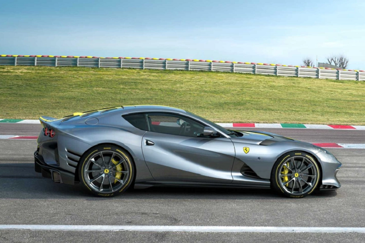 Sieu xe Ferrari 812 Competizione vua ra mat, da 