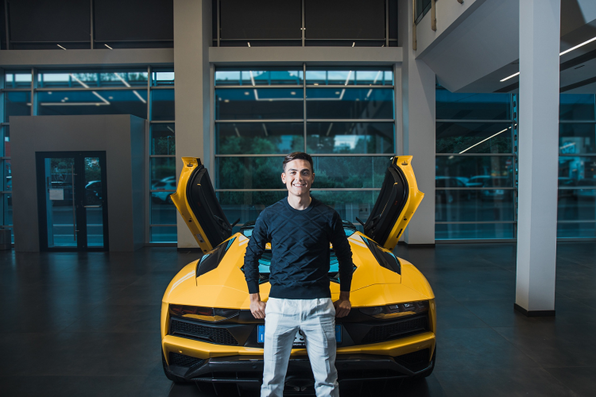 Chi tiet sieu xe Lamborghini Aventador S Roadster cua Paulo Dybala-Hinh-8