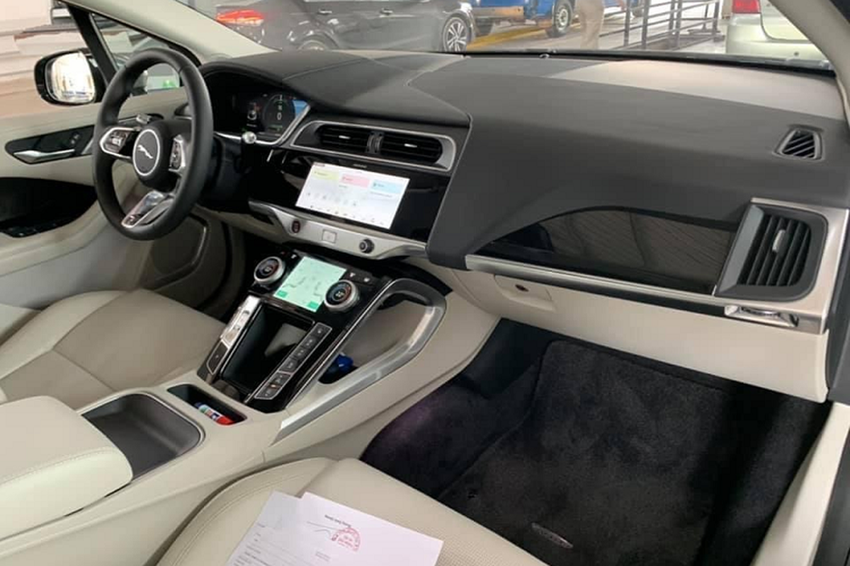 Dai su Anh tai Viet Nam “check in“ ben Jaguar i-Pace chay dien-Hinh-4