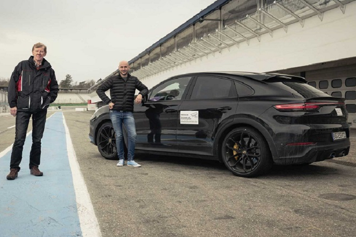 Porsche Cayenne Turbo 2022 san sang cho Lamborghini Urus 