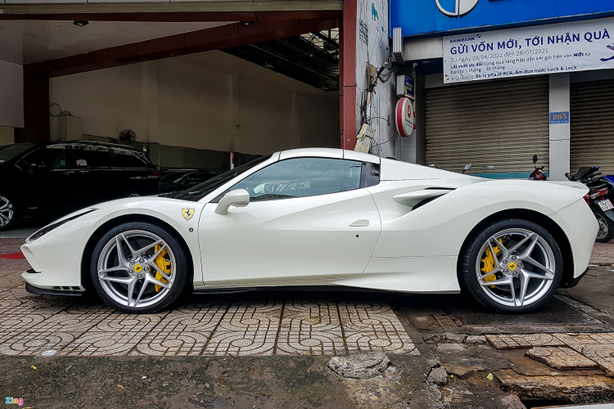 Ferrari F8 Spider hon 20 ty mau son dac biet tai Viet Nam-Hinh-4