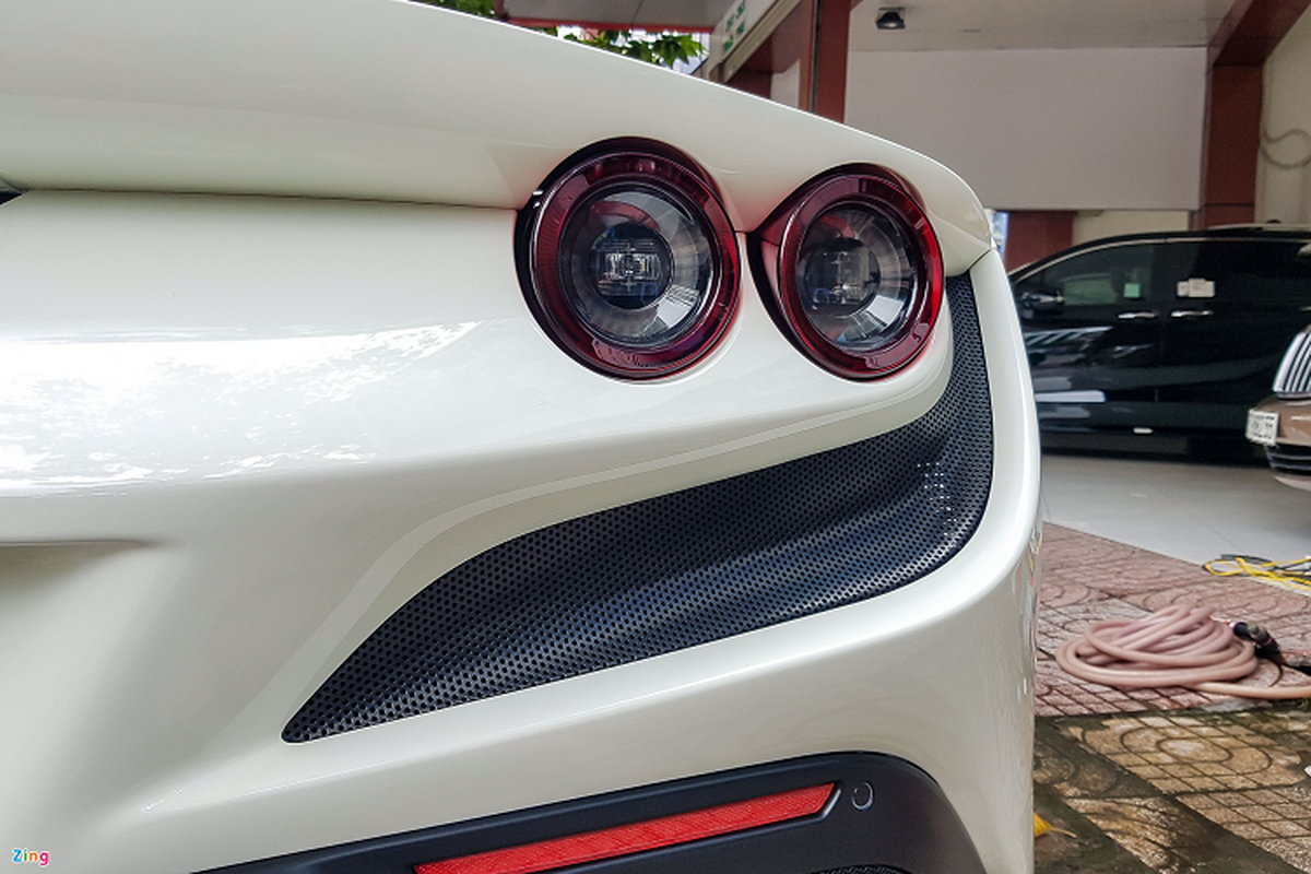 Ferrari F8 Spider hon 20 ty mau son dac biet tai Viet Nam-Hinh-9