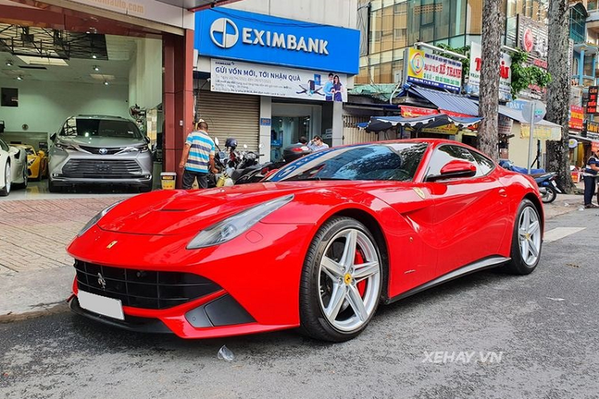 Ferrari F12 Berlinetta 10 nam tuoi o Viet Nam van 