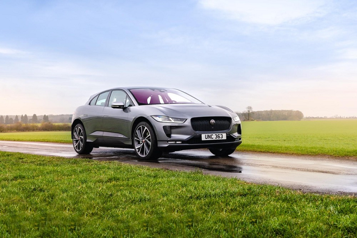 Jaguar I-Pace 2022 tu 1,6 ty dong, sac 15 phut chay duoc 100 km