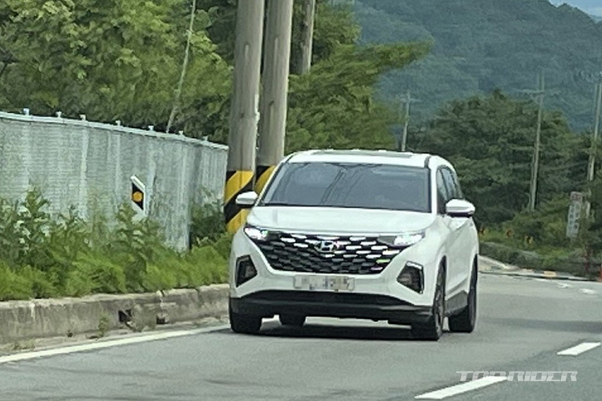 Hyundai Custo 2022 lo dien 