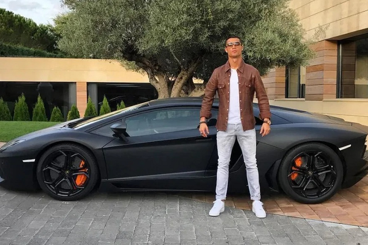 Cristiano Ronaldo so huu tu sieu xe den sieu du thuyen trieu USD