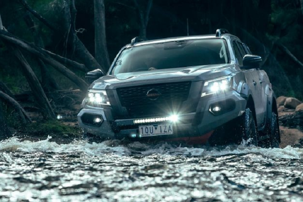 Nissan Navara Pro-4X Warrior 2021 co gi de 