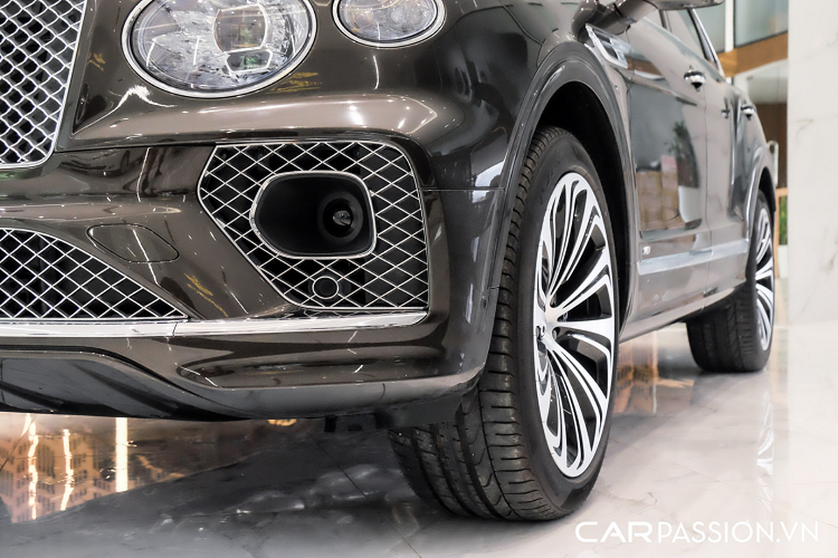 Bentley Bentayga First Edition gan 20 ty, 