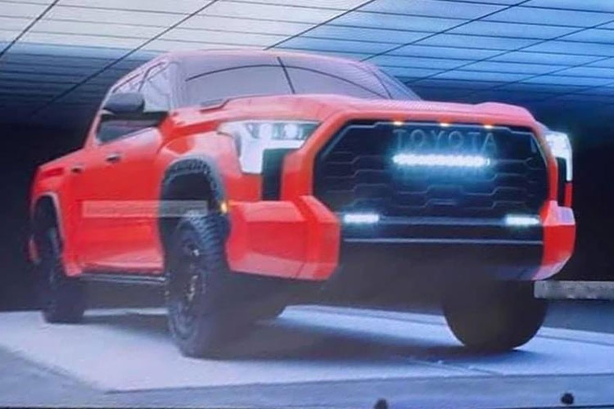 Toyota Tundra 2022 them cua so troi, man hinh giai tri 