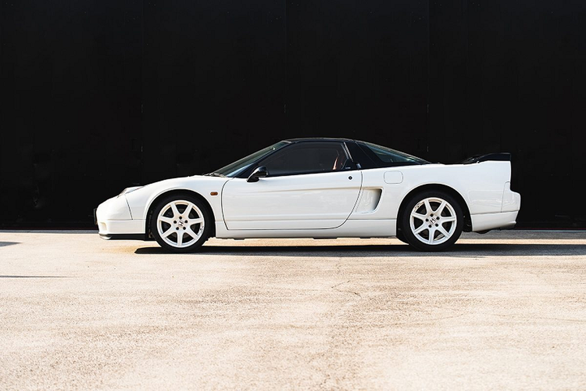 Honda NSX-R doi 2002 ban 408.000 USD, dat hon Ferrari 812 