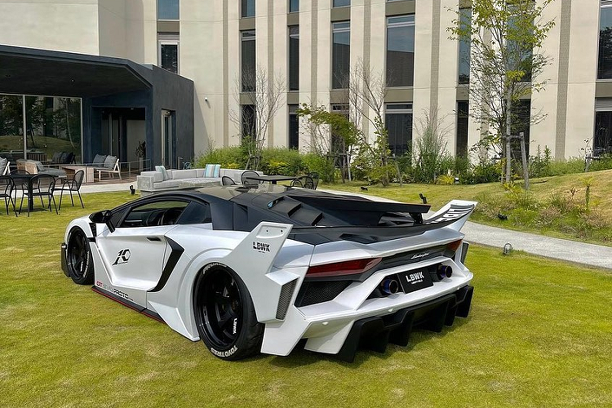 Ngam Lamborghini Aventador ban 