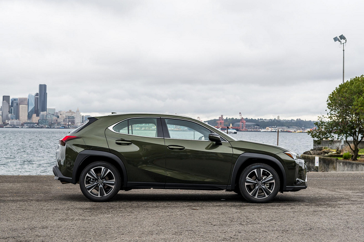 Lexus UX 2022 nang cap, them mau ca tinh 