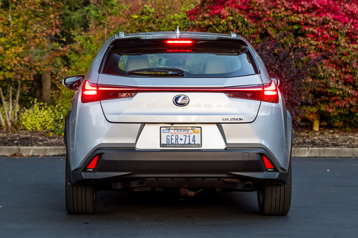 Lexus UX 2022 nang cap, them mau ca tinh 