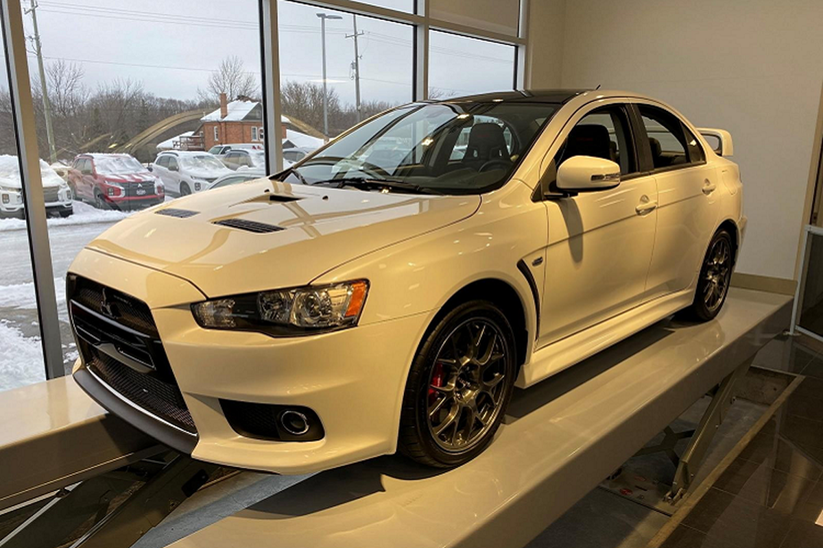 Chiec xe Mitsubishi Lancer EVO 2015 cu chao ban toi 2,7 ty dong-Hinh-11