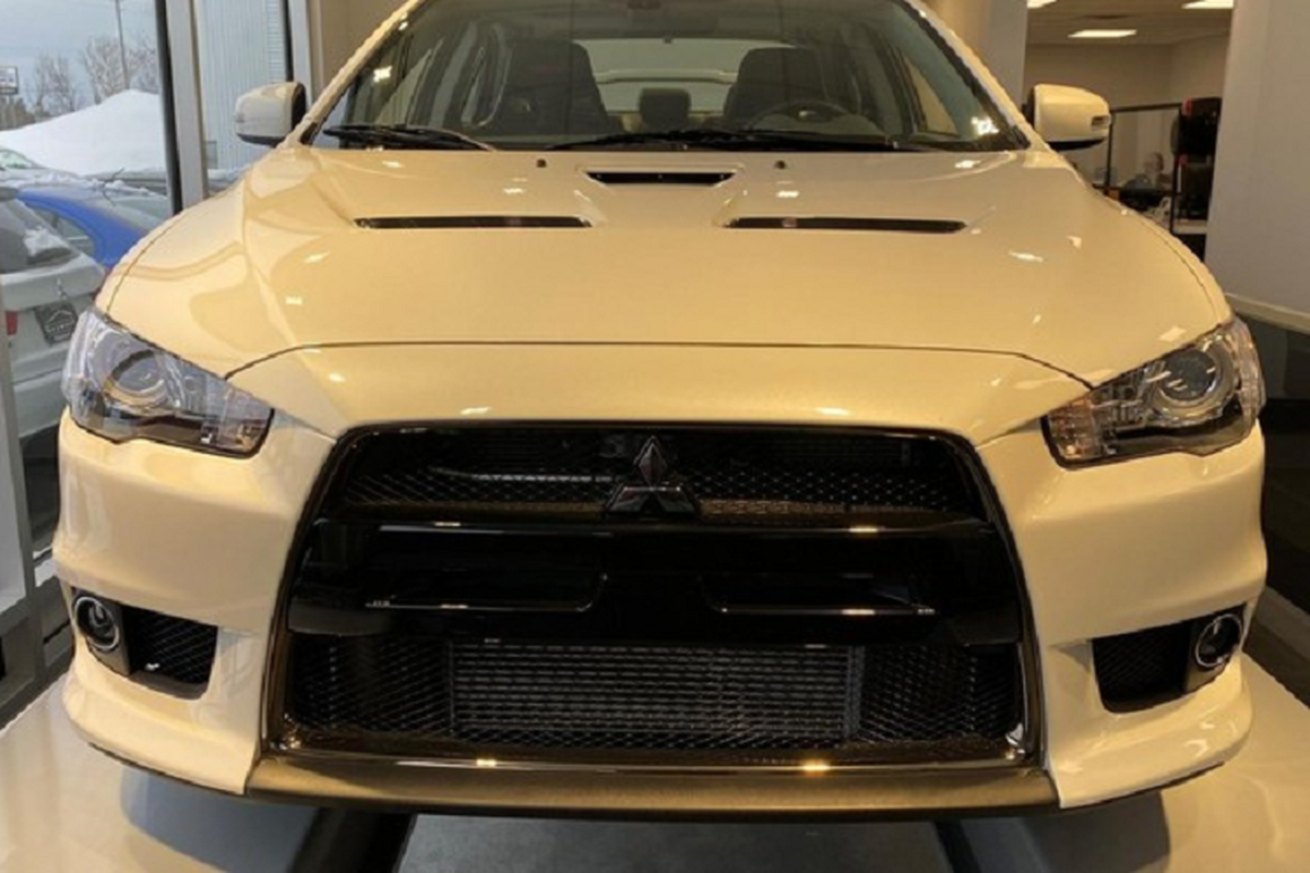 Chiec xe Mitsubishi Lancer EVO 2015 cu chao ban toi 2,7 ty dong-Hinh-2