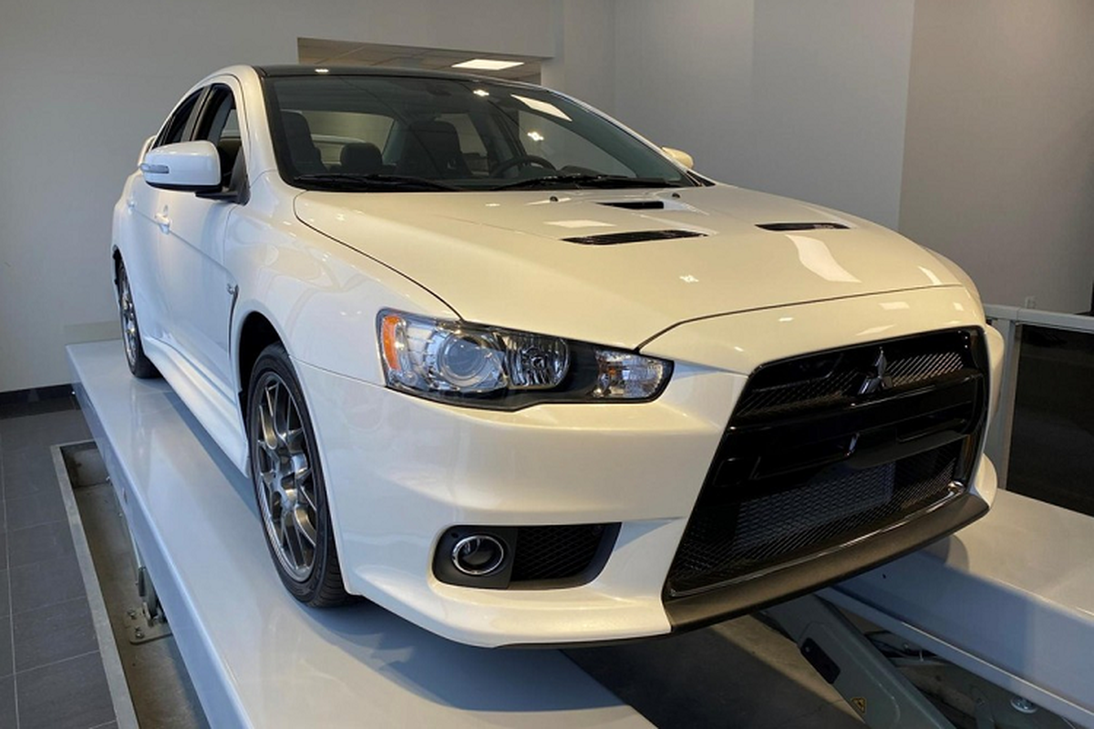 Chiec xe Mitsubishi Lancer EVO 2015 cu chao ban toi 2,7 ty dong