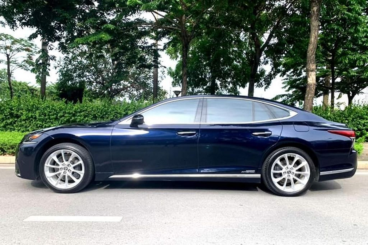 Lexus LS 500h hon 5,5 ty tai Ha Noi, chay 3 nam van 